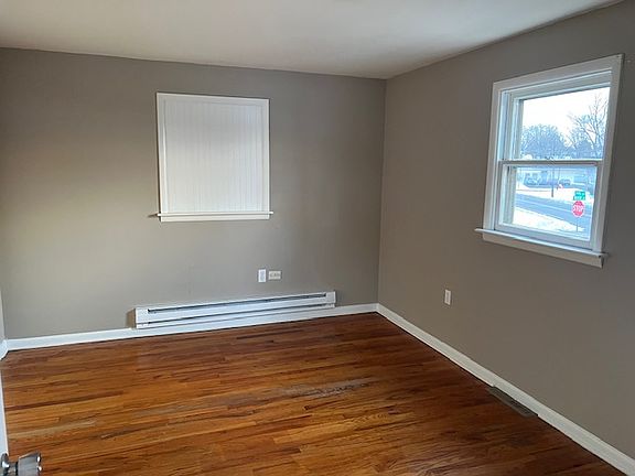 5th image of 1917 Spring Rd APT 4