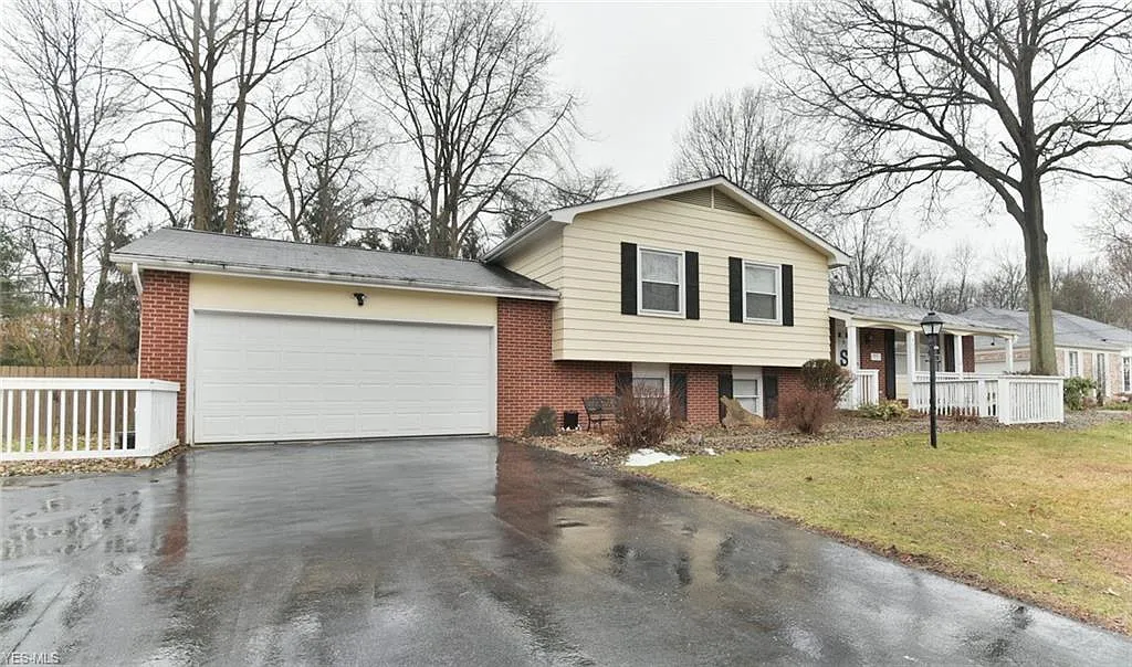 9032 Chalfonte Dr NE photo 1
