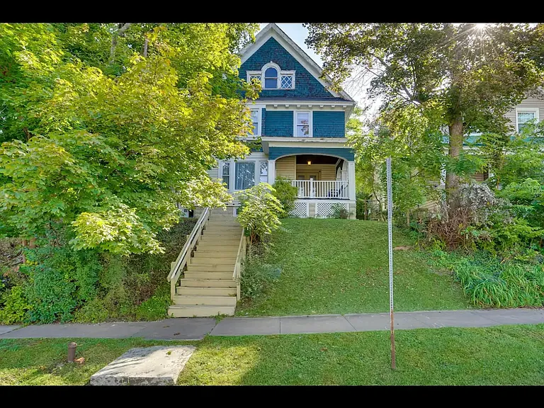 765 Westcott St — Photo 3