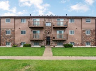 1029 Ridge Dr APT 10, Dekalb, IL 60115