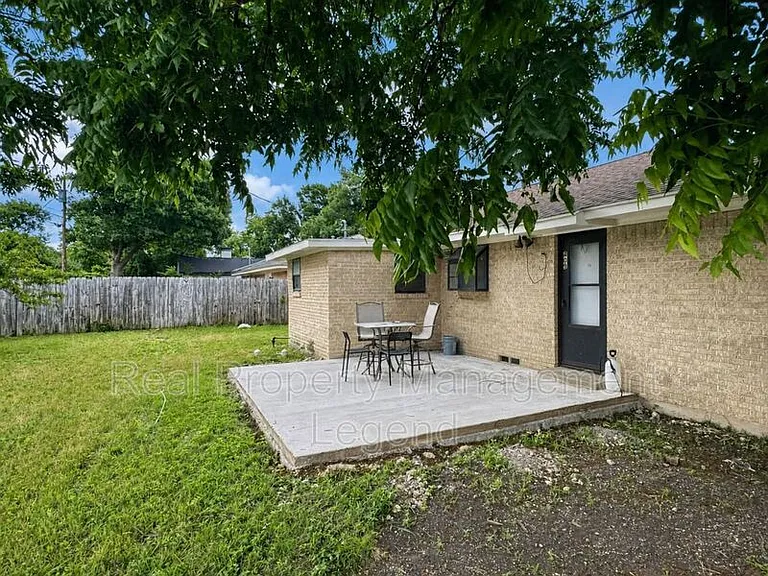 409 La Salle Dr — Photo 18