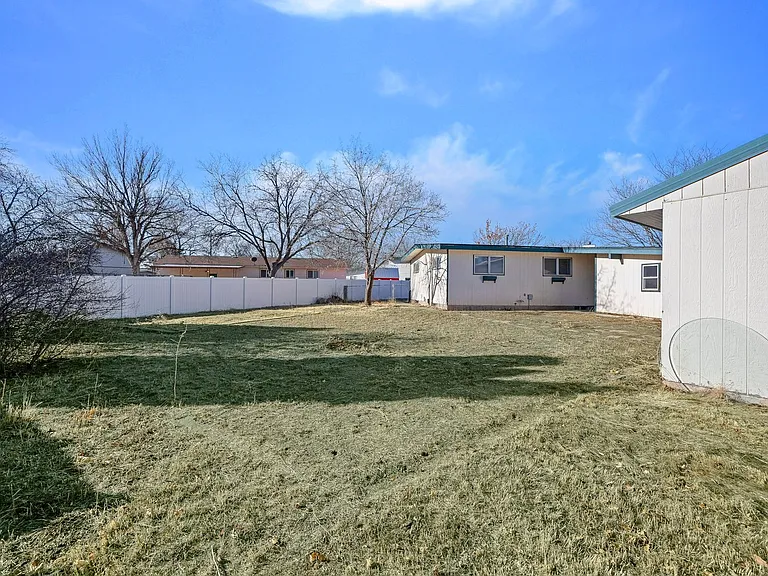 1642 Bel Air Cir — Photo 4