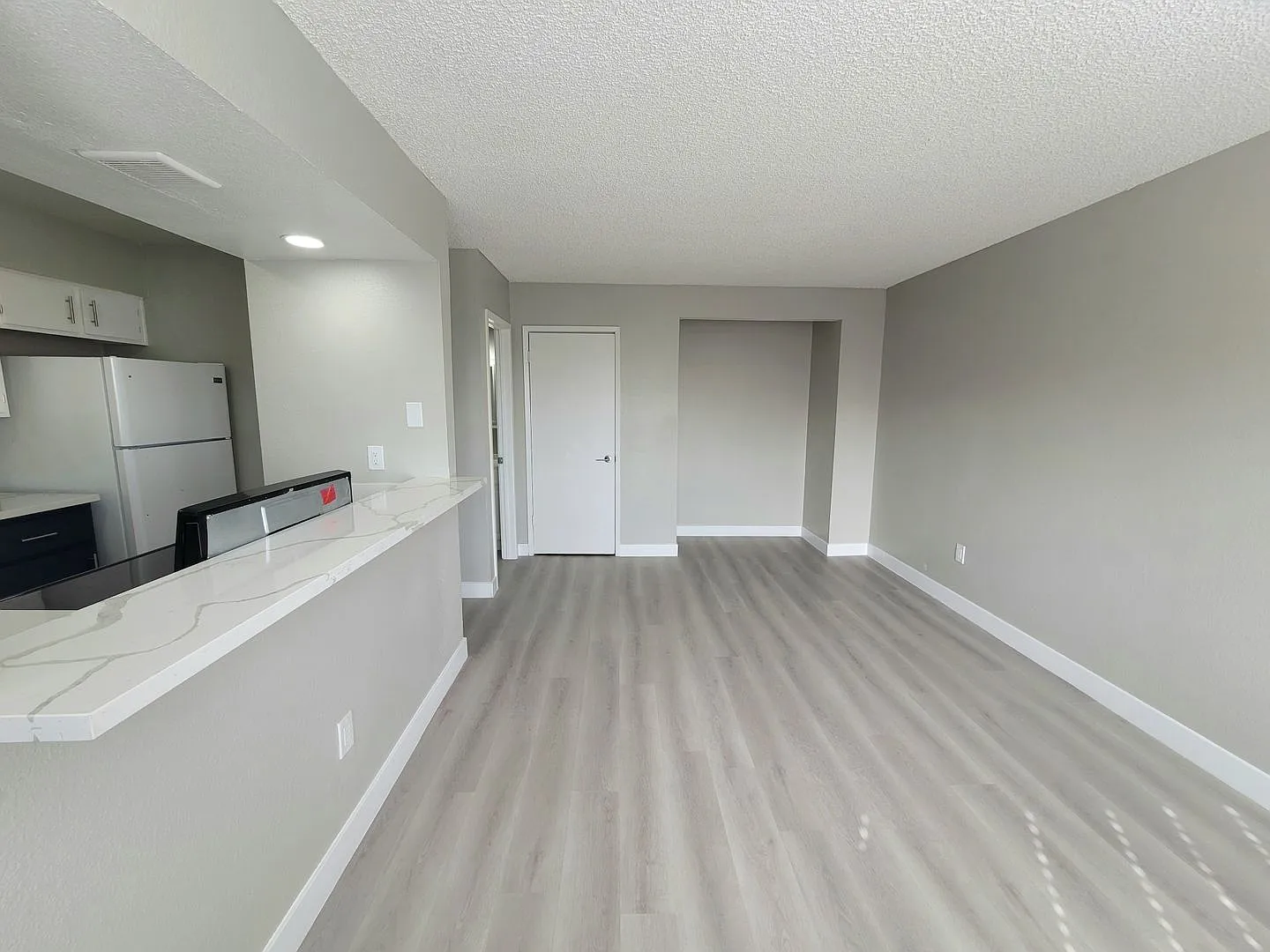 Cora Apartments — Photo 2