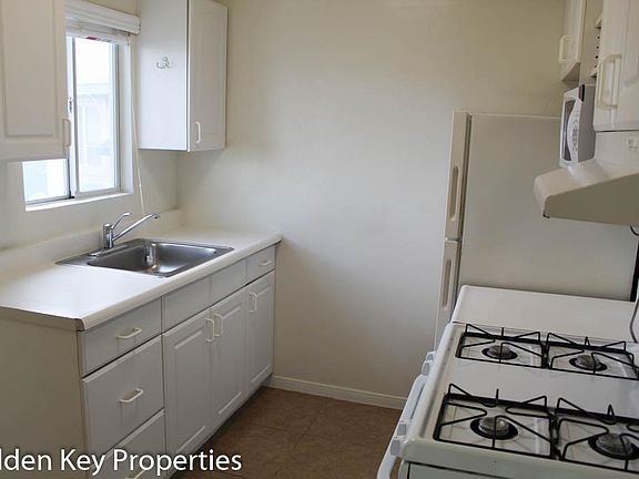 3rd image of 936 S Pacific St APT 1