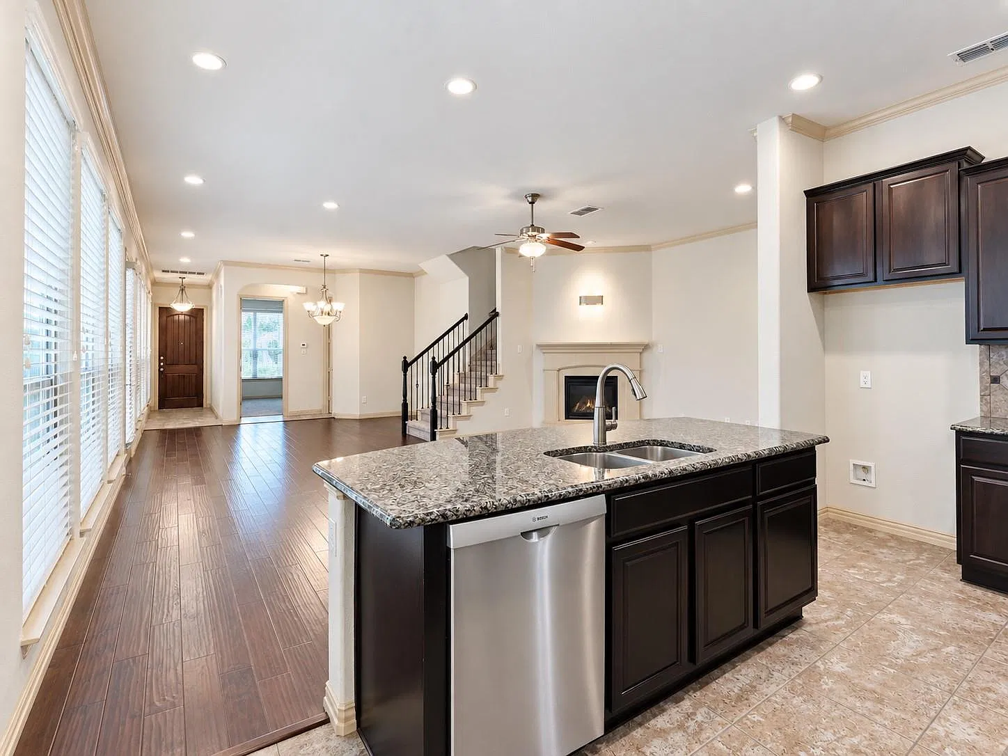 4 bed, 3.5 bath, 3017 sqft, $3,200 — Photo 3