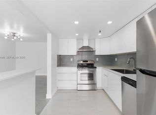 Greynolds Park Club Condo, North Miami Beach, FL 33160