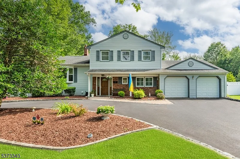 15 New England Dr photo 1