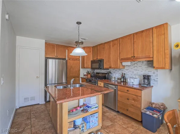 6162 Meadow Vista Ln, Las Vegas, NV 89103