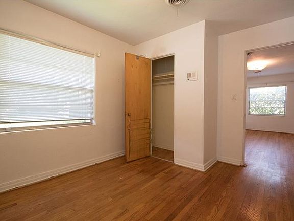5th image of 2211 E Concord St