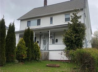 17 Moulthrop St, Ansonia, CT 06401