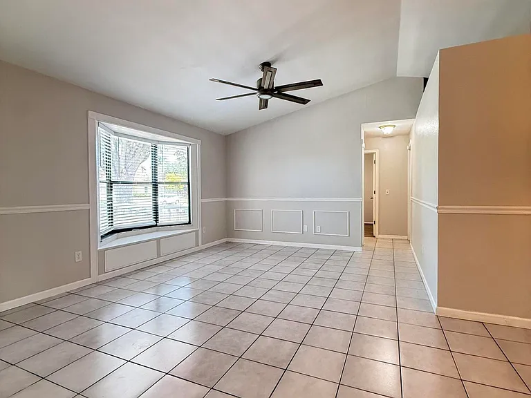 1626 SW Buffum Ln — Photo 3