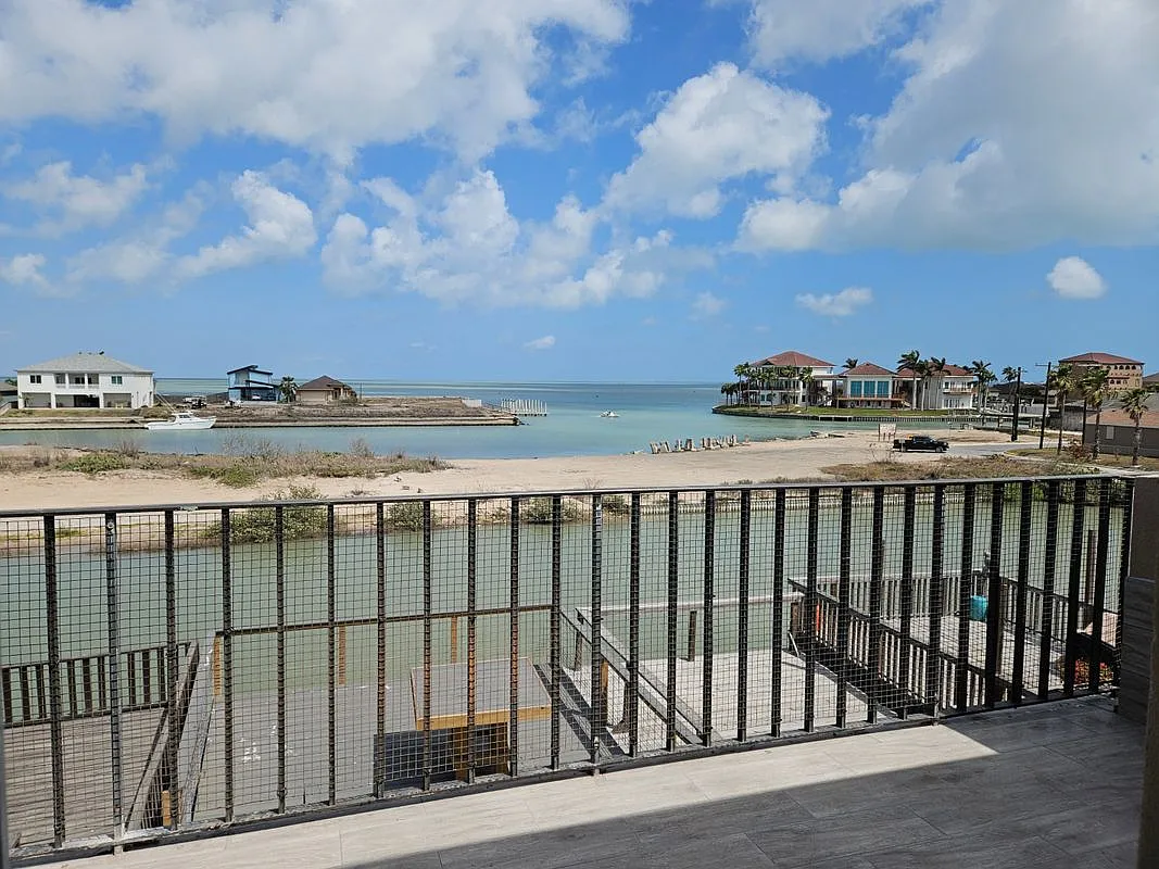 Building Photo - 1336 Harbor Island Dr