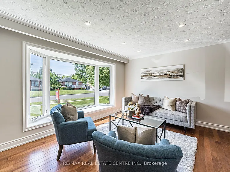 2 Milner Rd #MAIN FLOOR — Photo 9