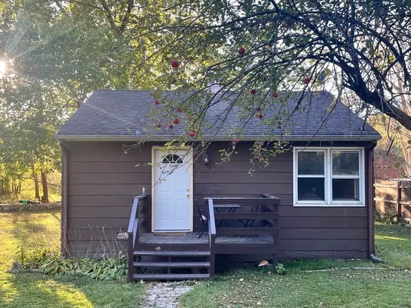 38464 N 8th St, Spring Grove, IL 60081