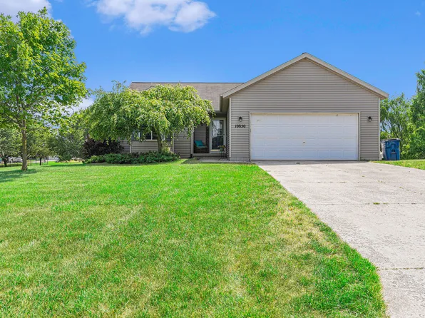 10850 Wood Ridge Dr, Zeeland, MI 49464