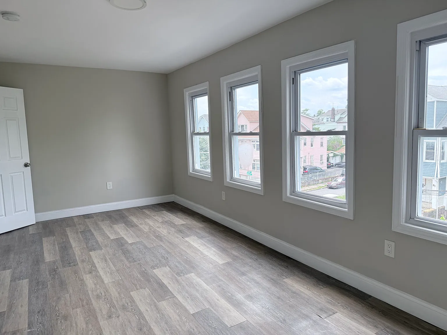 1 bed 1 bath apartment in Newark — Photo 1