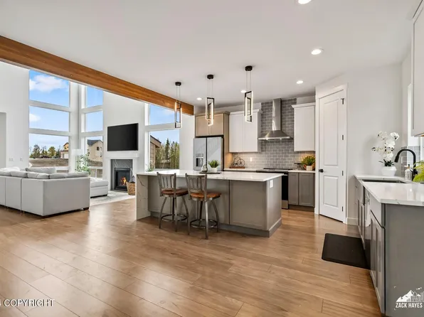 11043 Sky Ridge Dr, Anchorage, AK 99516