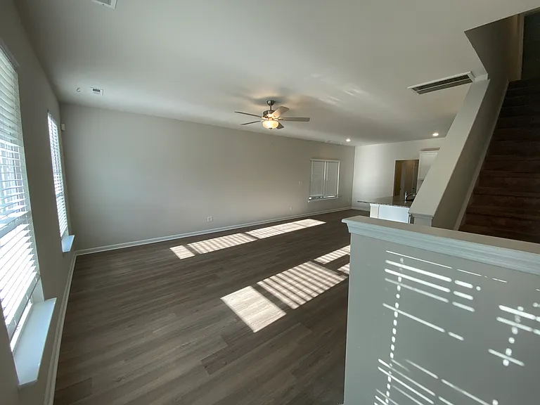 1512 Auckland Ct — Photo 4