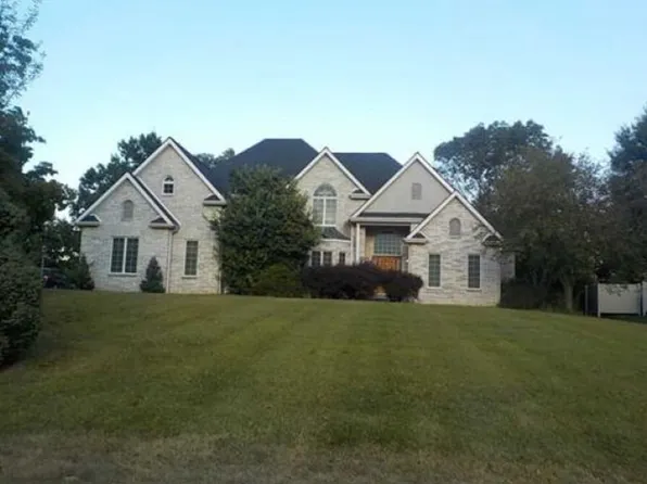3280 Muirfield Dr, Chambersburg, PA 17202