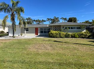 1433 Wellington Ct, Cape Coral, FL 33904