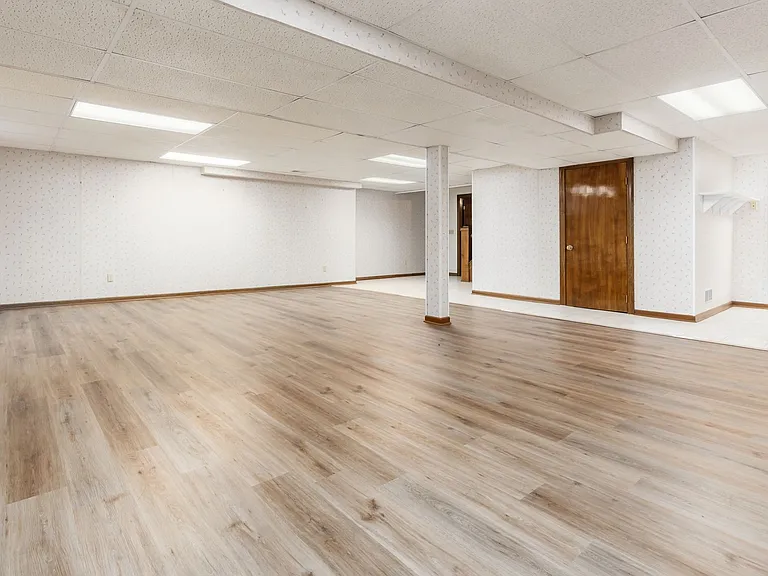 100 E Dublin Granville Rd #1 — Photo 23