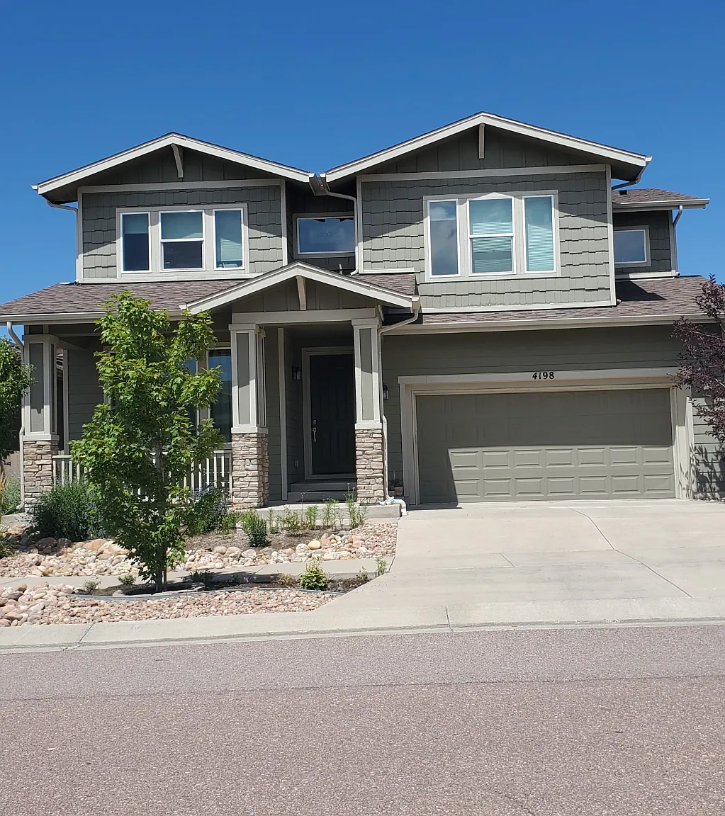 4 bed, 3.5 bath, 4600 sqft, $3,200 — Photo 1