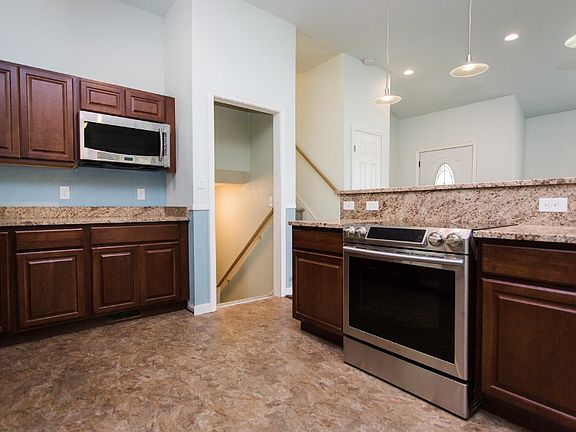 5th image of 22 Macirvin Dr