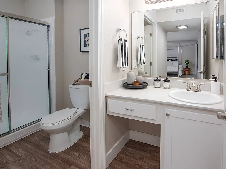 Rivercrest Apartments — Photo 25