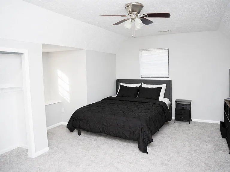 River Glen Dr — Photo 12