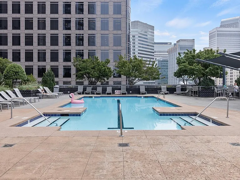 333 W Trade St #1401 — Photo 32