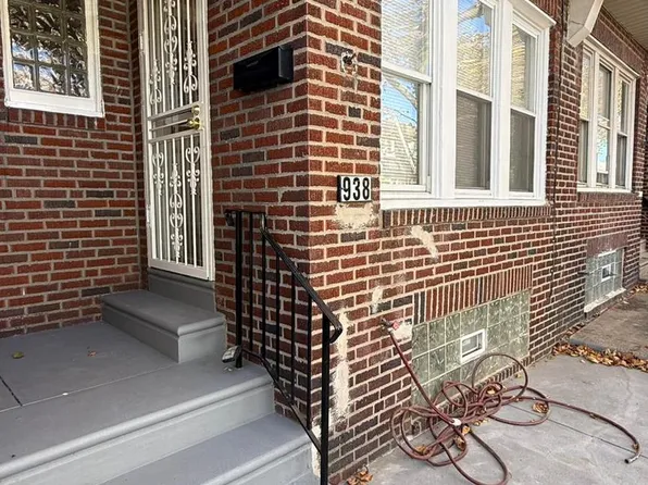 938 Anchor St, Philadelphia, PA 19124