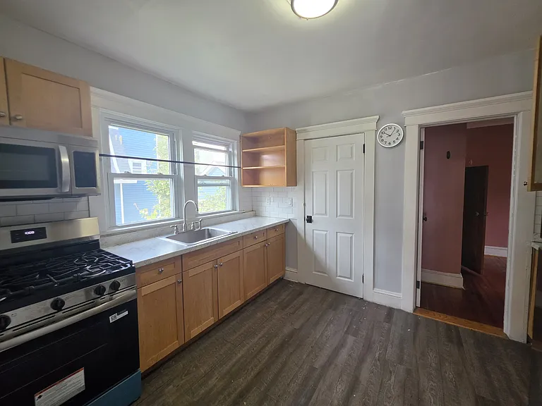 81 Waring Pl #2 — Photo 9