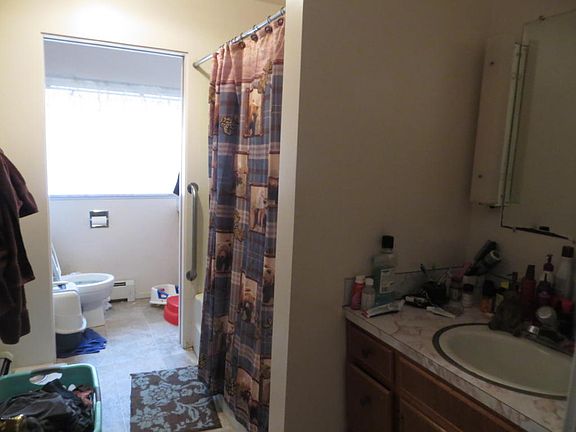 4th image of 114 Erie Ave