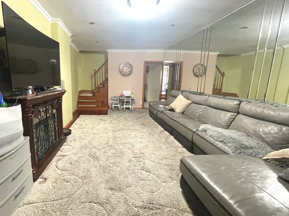 2963 Voorhies Avenue image 1 of 53