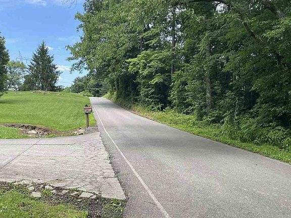 5th image of 669 Pond Ridge Rd
