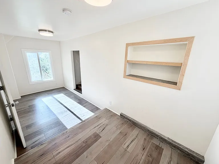 345 Crane Blvd — Photo 32