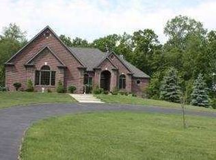 365 W Greenshield Rd, Lake Orion, MI 48360