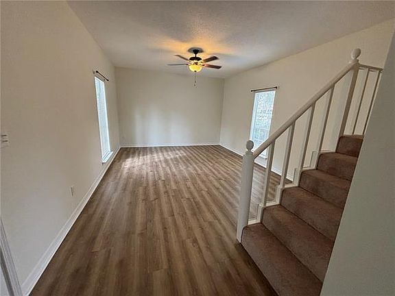 3rd image of 103 W Saint Mary Dr
