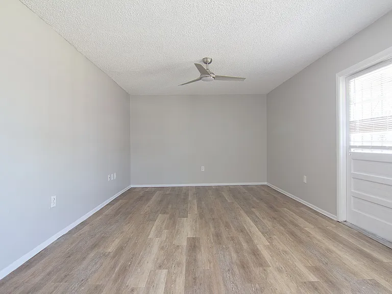 1424 Holden Ave #C — Photo 4