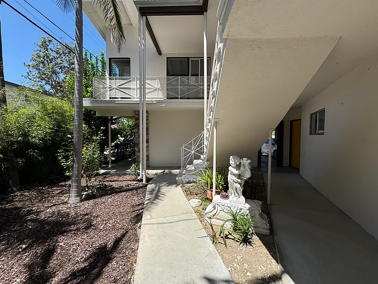 4418 Vantage Ave #3 — Photo 35