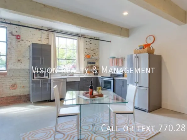 202 Bradley St APT 8, Carrollton, GA 30117