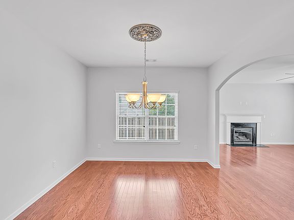 4th image of 417 Vintage Hill Dr