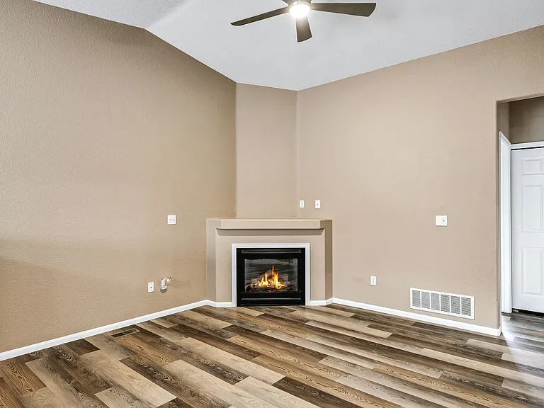 5686 Sunshade Point — Photo 34
