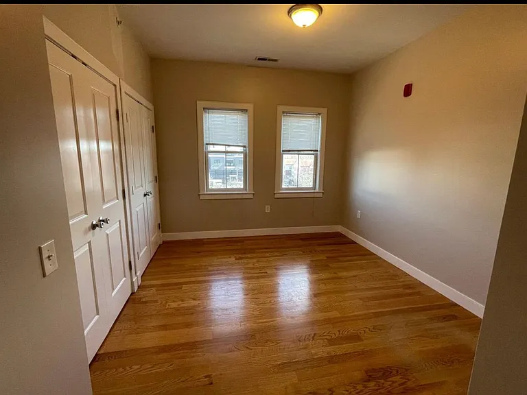 122 W Broadway #6 — Photo 3