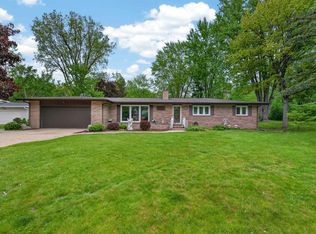 404 Hunters Rdg, Midland, MI 48640