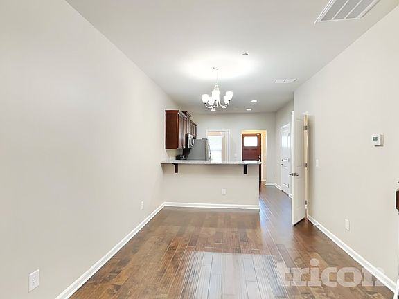 3rd image of 105 Hickory Station Ln