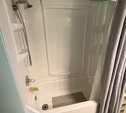 4th image of 504 Woodford Ave