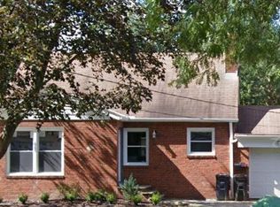 1712 Sunview Rd, Lyndhurst, OH 44124