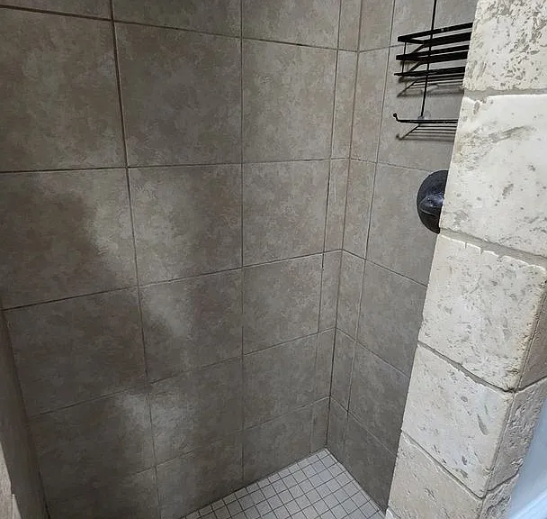 225 E Edwards St — Photo 26