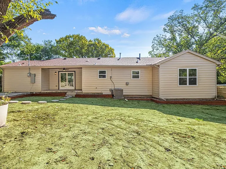 1809 Shepheard Dr — Photo 20